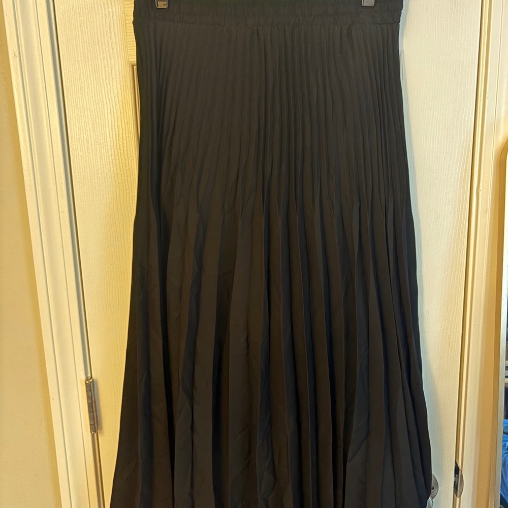 Max Studio Black pleated Skirt